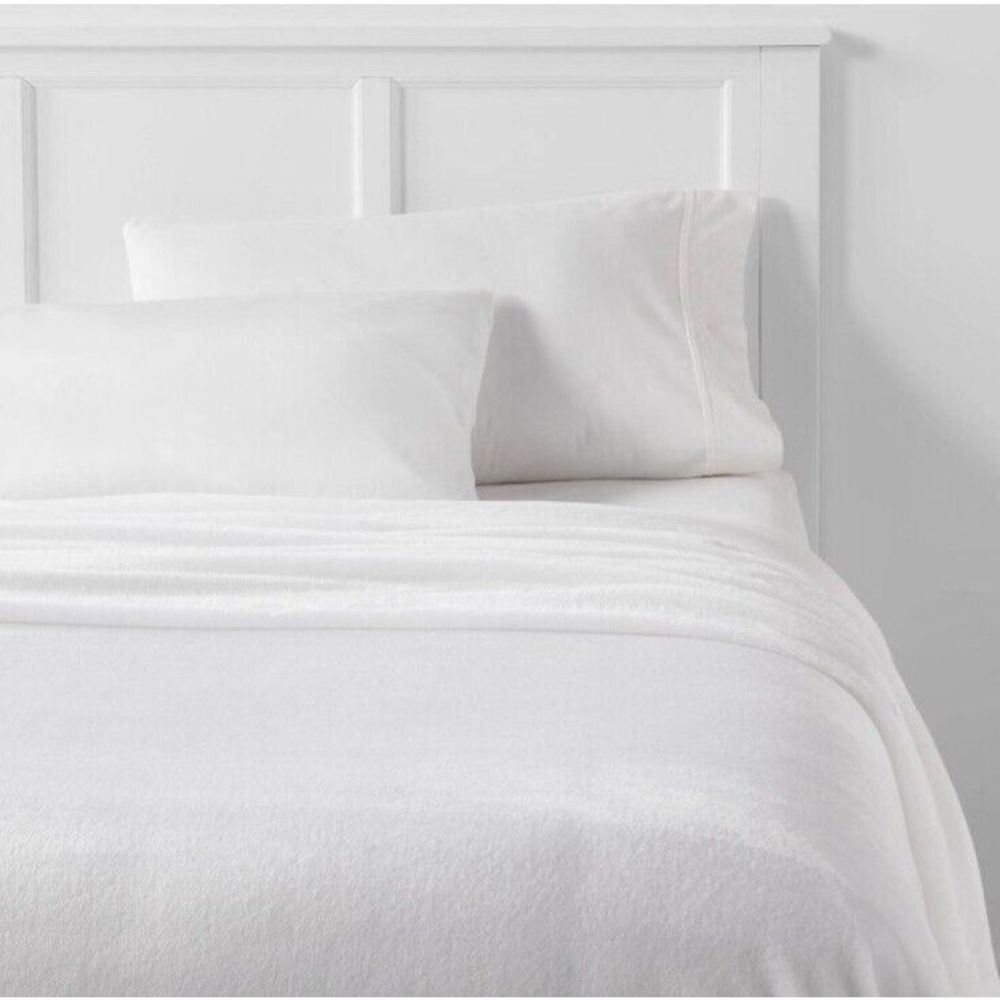 Room Essentials Plush Bed Blanket Throw - Picture 2 of 6